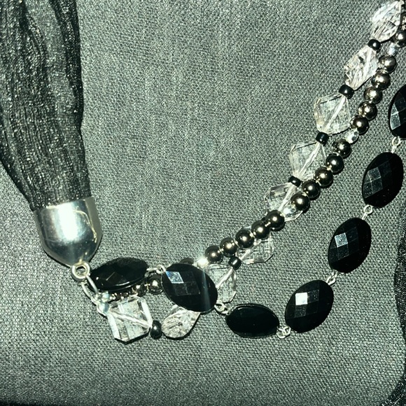 #365 (NWT)Ladies black Scarf with shimmer, had attached silver toned jewelry - Picture 8 of 13